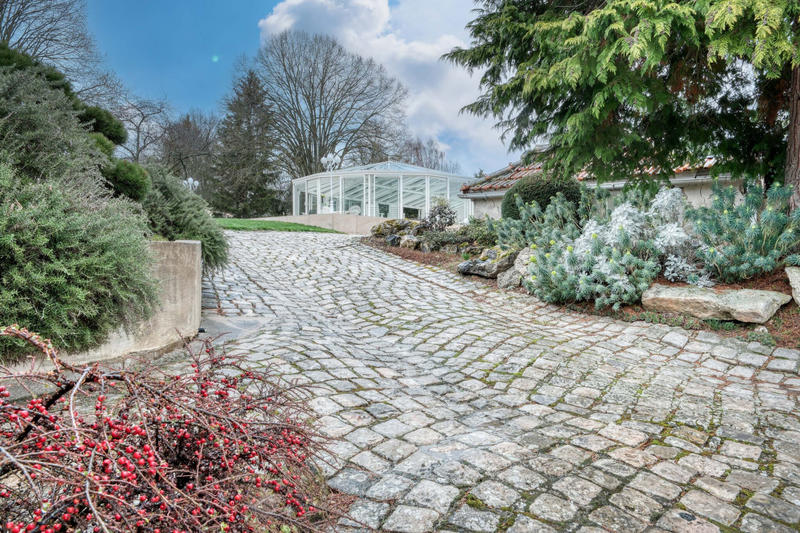 Maison - 220 m² - 7 pièces