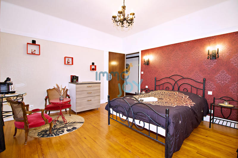 Maison - 310 m² - 11 pièces