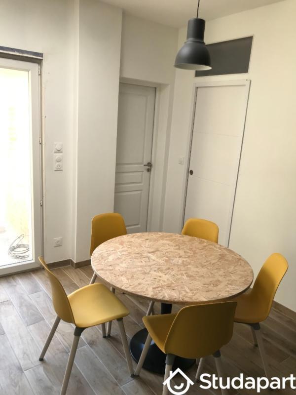 Chambre - 11 m² - 1 pièce