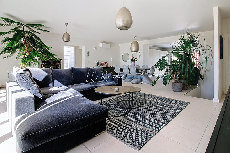 Villa - 250 m² - 8 pièces