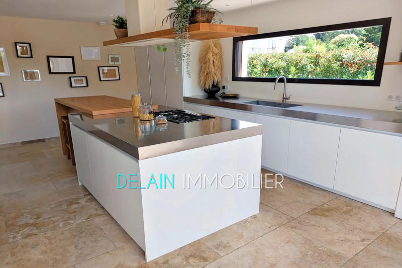 Maison - 257 m² - 5 pièces