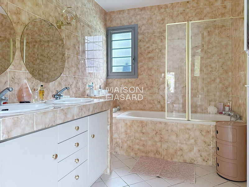 Maison contemporaine - 177 m² - 7 pièces