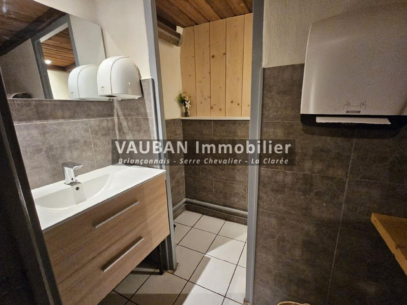 Fonds de commerce - Magasins - 102 m²