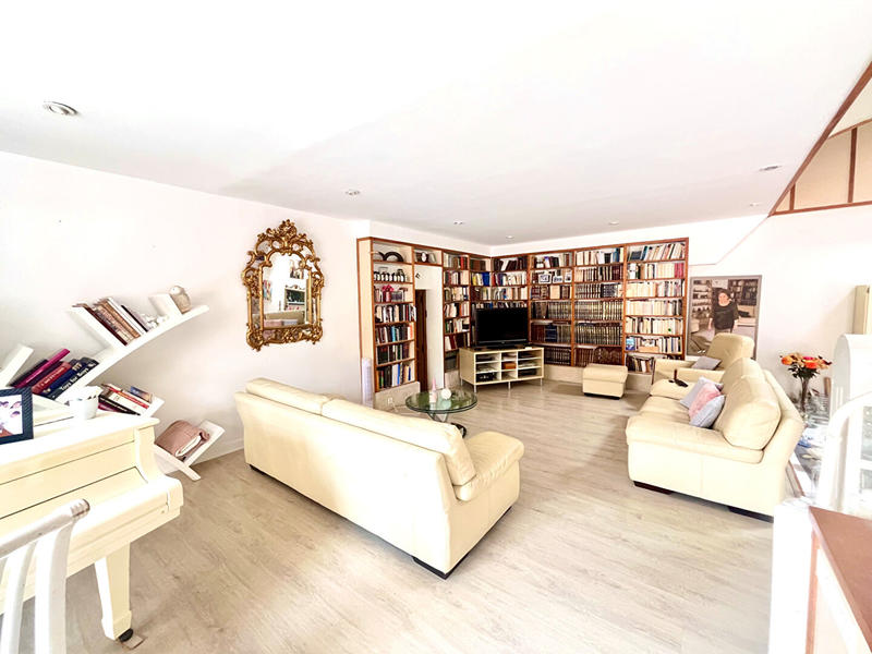 Maison - 361 m² - 10 pièces