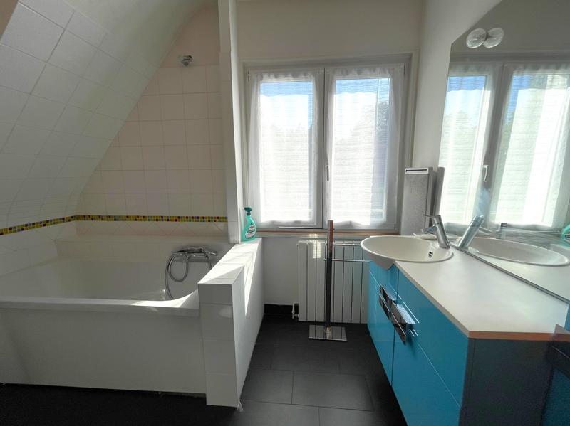 Maison - 180 m² - 6 pièces