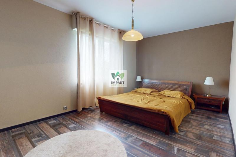 Maison - 300 m² - 11 pièces