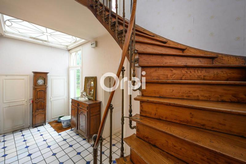 Maison - 232 m² - 9 pièces
