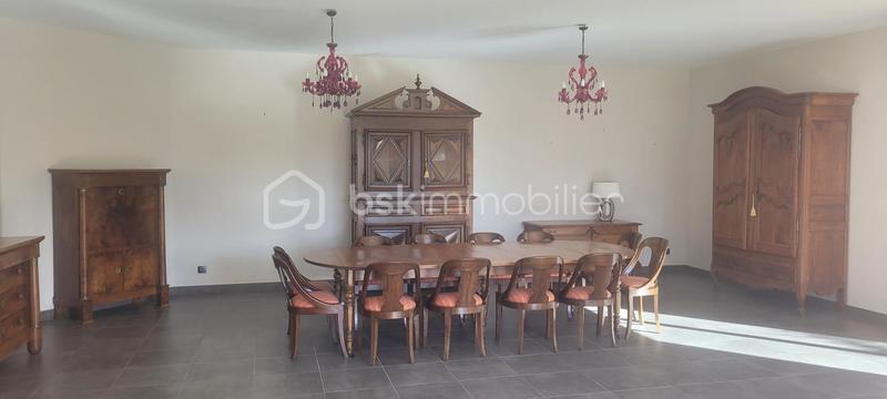 Maison - 246 m² - 7 pièces