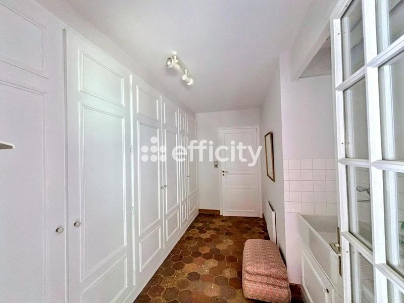 Maison - 240 m² - 9 pièces