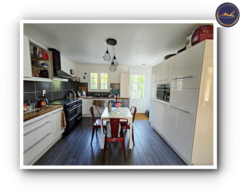 Maison traditionnelle - 175 m² - 7 pièces