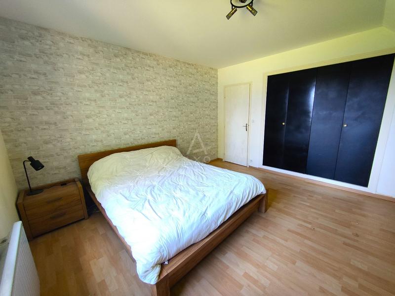 Maison - 250 m² - 8 pièces