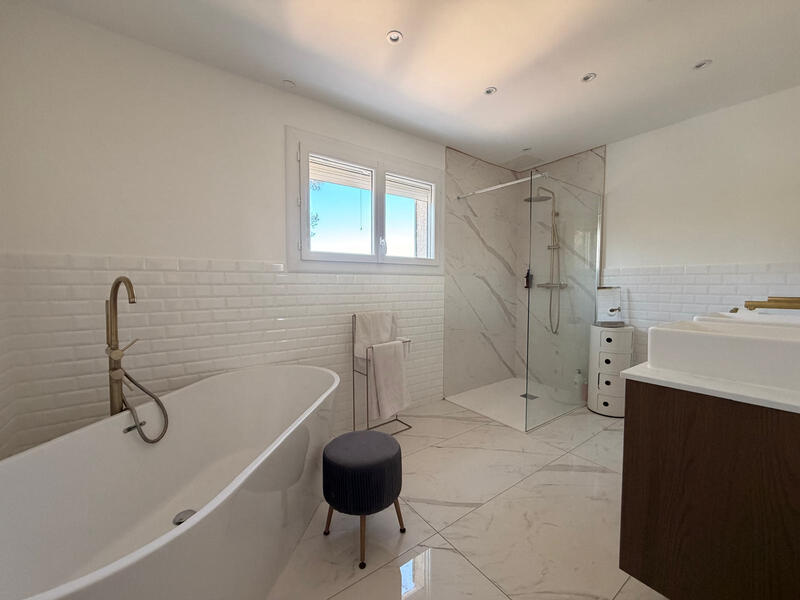 Maison - 180 m² - 5 pièces