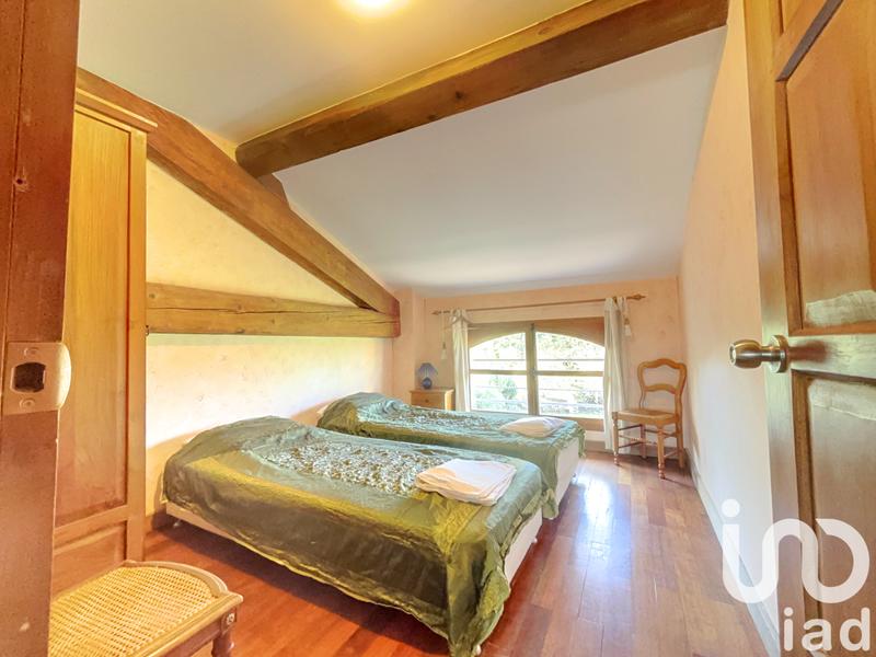 Maison - 1 828 m² - 50 pièces