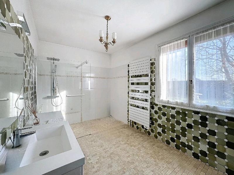 Maison - 280 m² - 8 pièces