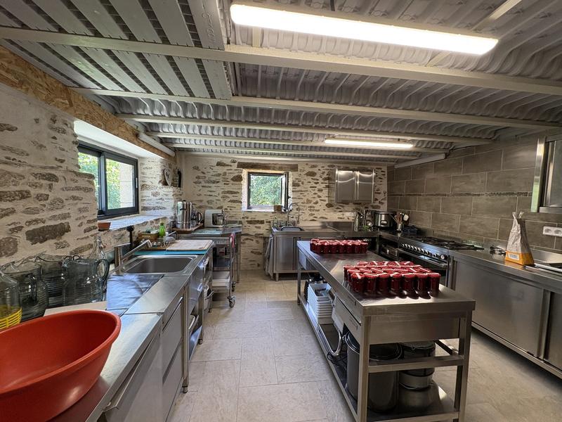 Maison - 235 m² - 11 pièces