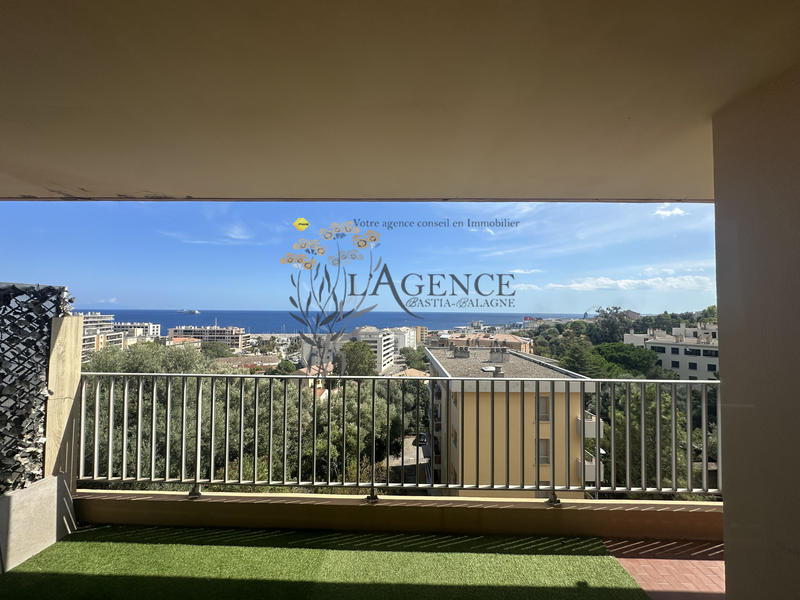 Appartement - 90 m² - 4 pièces