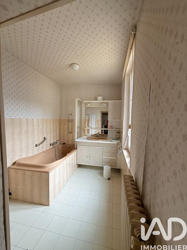 Maison - 250 m² - 9 pièces