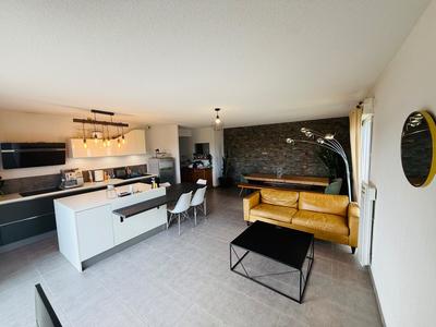 Appartement - 93 m² - 4 pièces