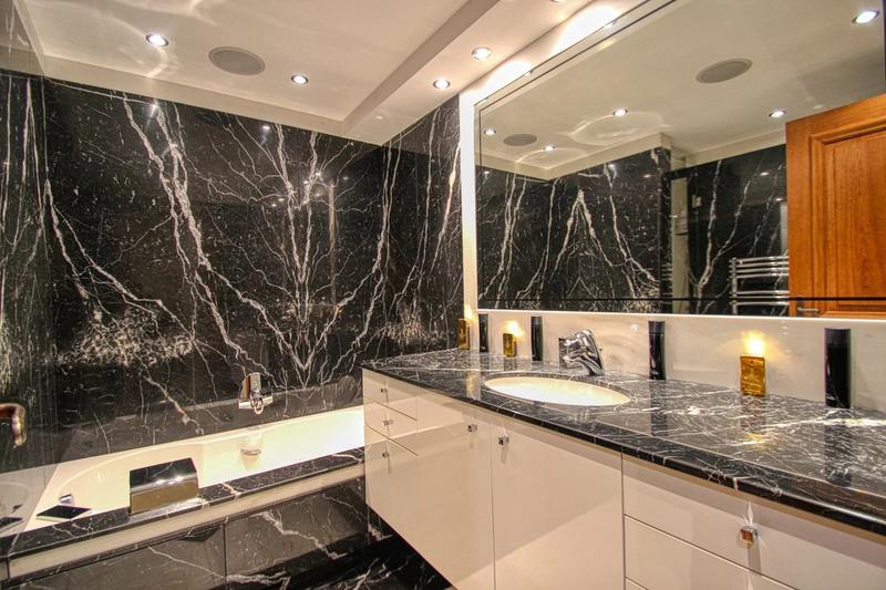 Maison - 450 m² - 8 pièces