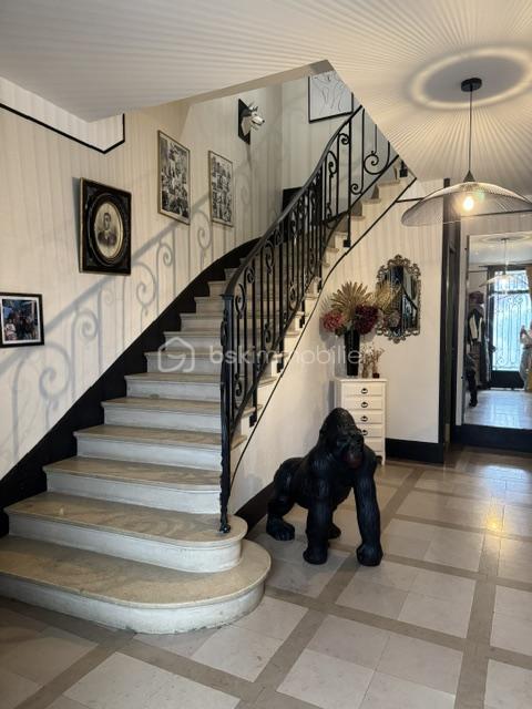 Maison - 276 m² - 8 pièces