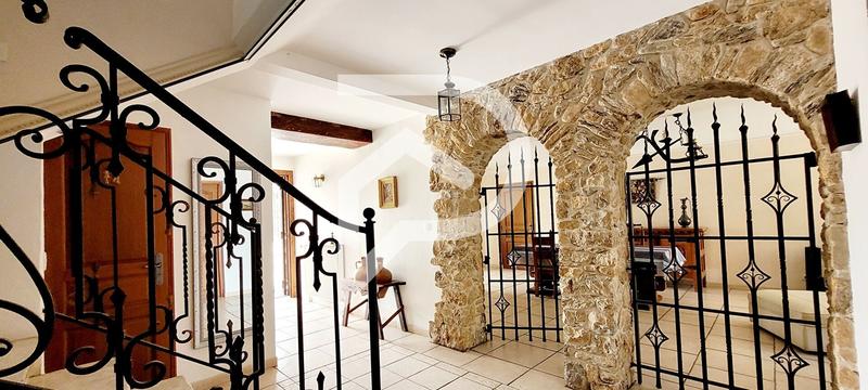 Demeure - 259 m² - 11 pièces