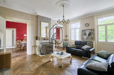 Château - 274 m² - 9 pièces