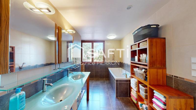 Maison - 258 m² - 10 pièces