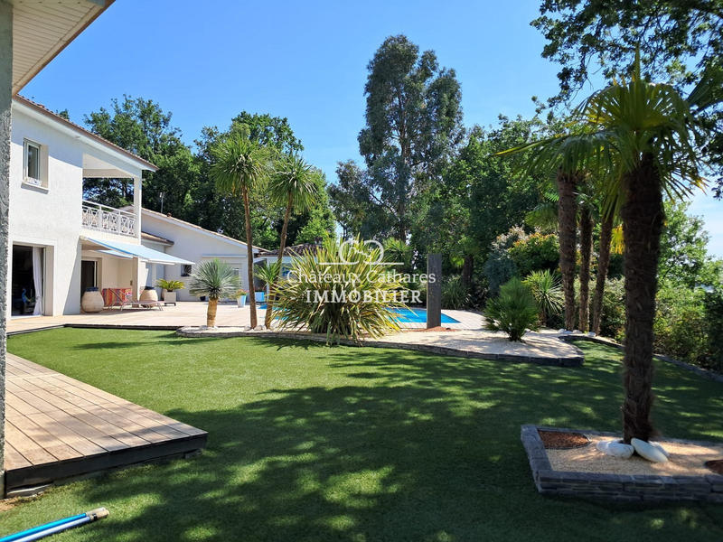 Maison - 350 m² - 10 pièces