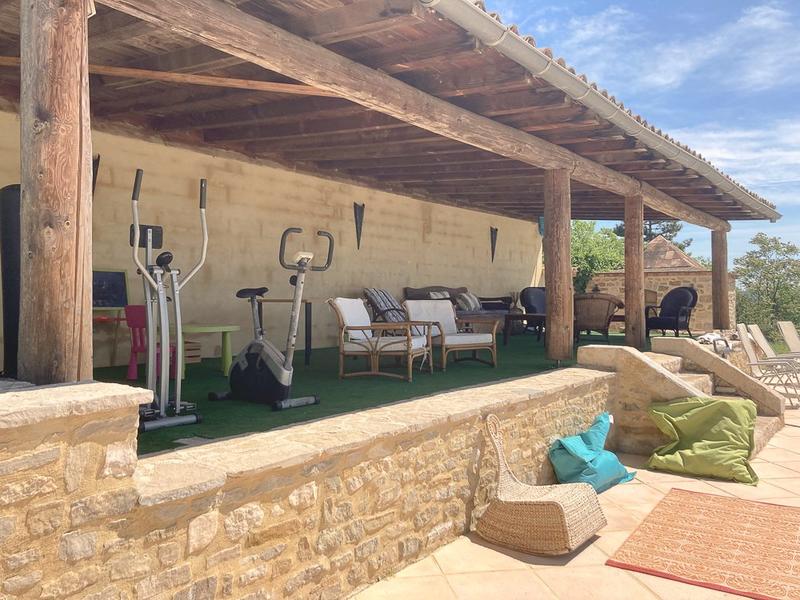 Mas - 896 m² - 25 pièces