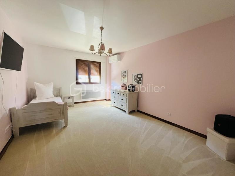 Maison - 181 m² - 6 pièces