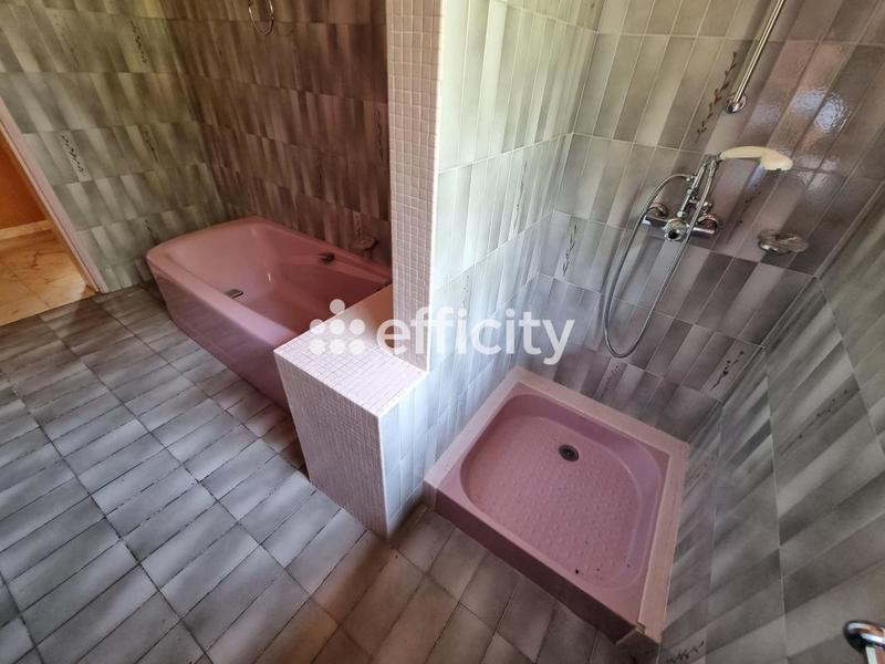 Maison - 272 m² - 11 pièces