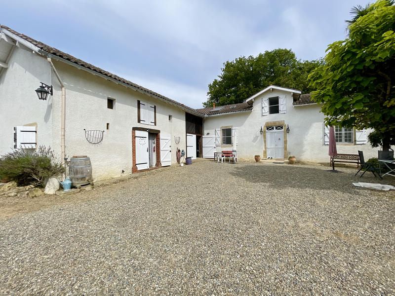 Maison - 210 m² - 9 pièces