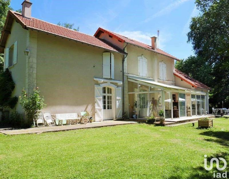 Maison - 220 m² - 6 pièces