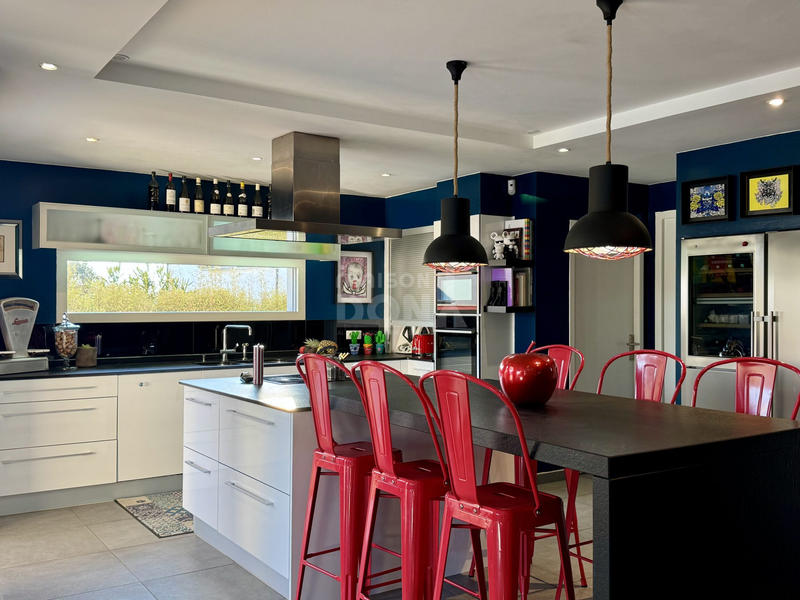 Maison contemporaine - 220 m² - 9 pièces