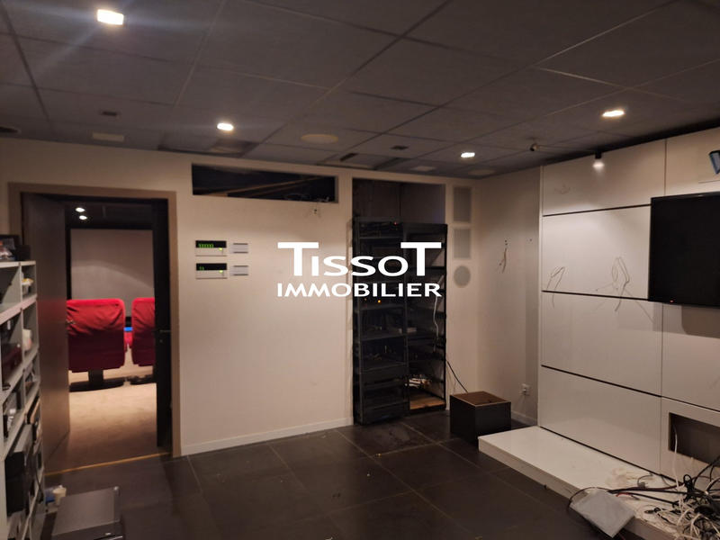 Local commercial - 661 m² - 1 pièce