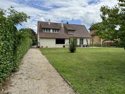 Maison traditionnelle - 168 m² - 7 pièces