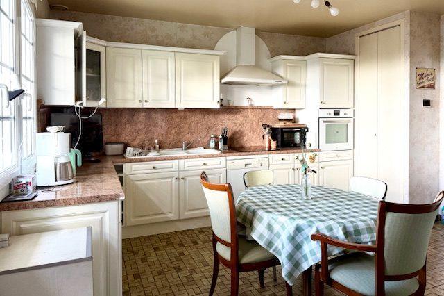 Maison - 182 m² - 7 pièces