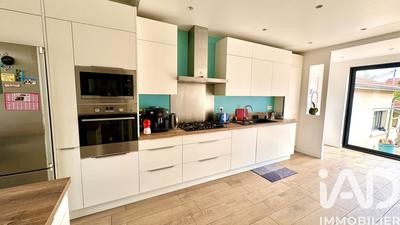 Maison - 185 m² - 7 pièces