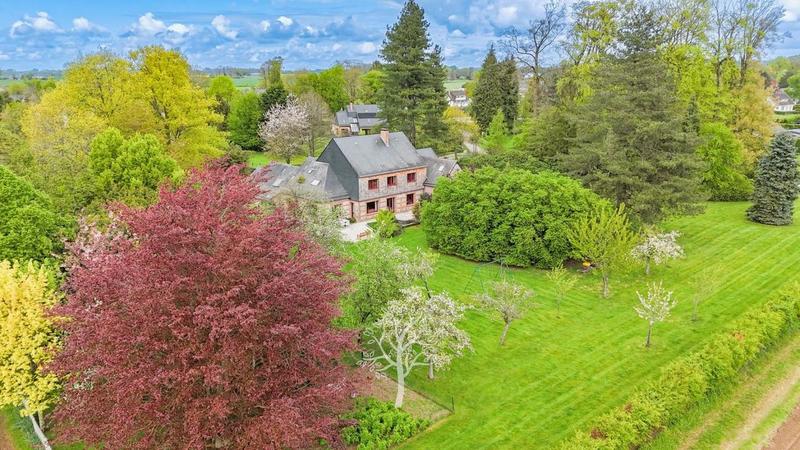 Maison - 325 m² - 7 pièces