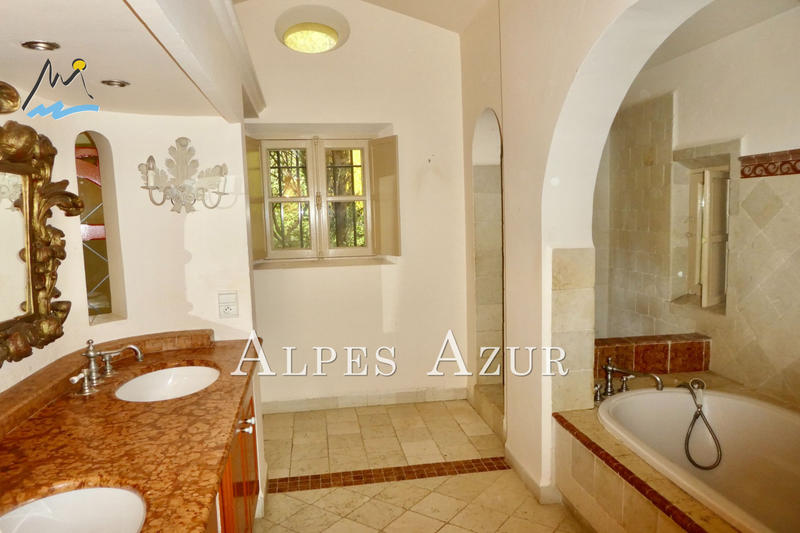 Villa - 251 m² - 5 pièces