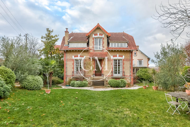 Maison - 205 m² - 6 pièces