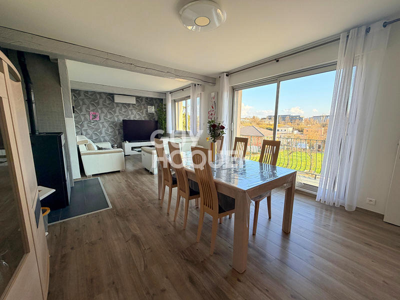 Maison - 253 m² - 8 pièces