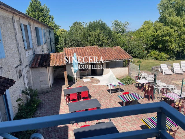 Maison - 725 m² - 6 pièces