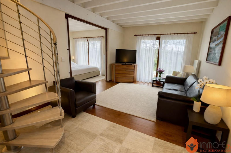 Maison - 261 m² - 7 pièces