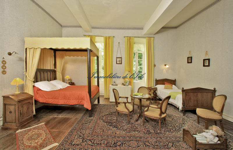 Maison - 792 m² - 14 pièces