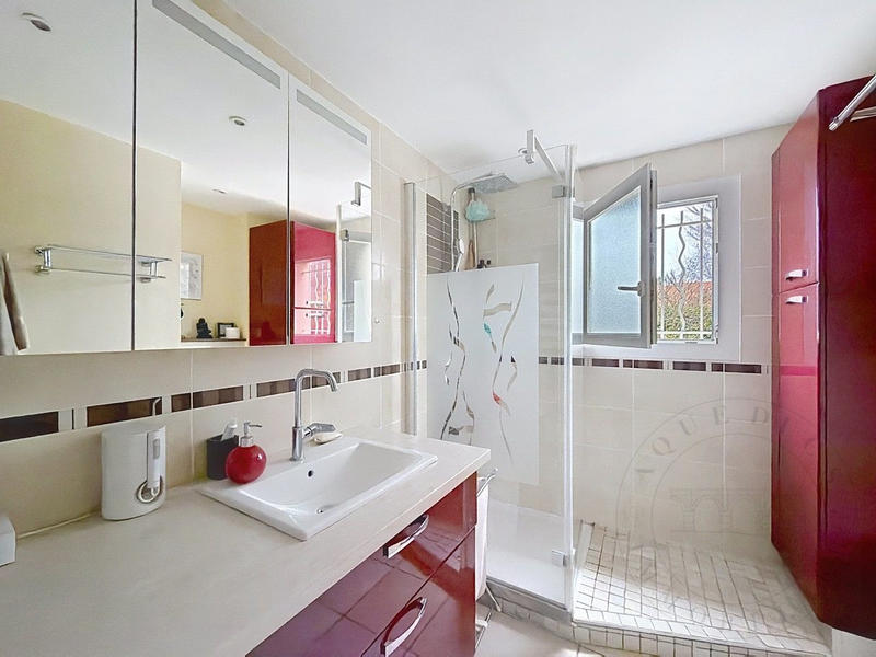 Maison traditionnelle - 122 m² - 6 pièces