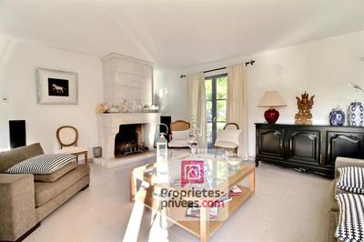 Maison - 202 m² - 6 pièces