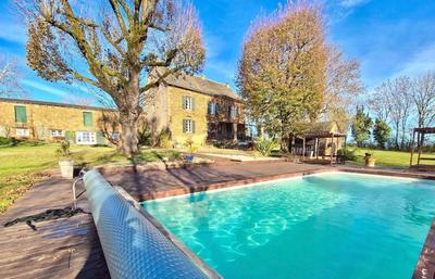 Maison - 400 m² - 12 pièces