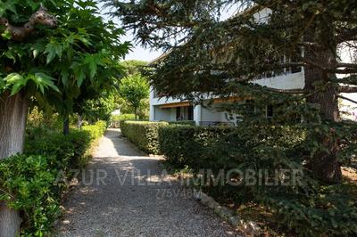 Maison - 220 m² - 10 pièces