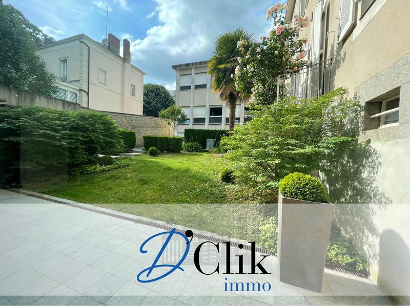 Maison - 400 m² - 14 pièces